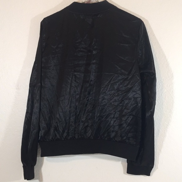 No Boundaries Juniors' Satin Bomber Jacket Large - Picture 4 of 6